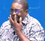 Une lettre tombe sur la table d'Abel Elimbi Lobe après son retour des USA