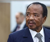 Le président Biya passe par la table d'opération