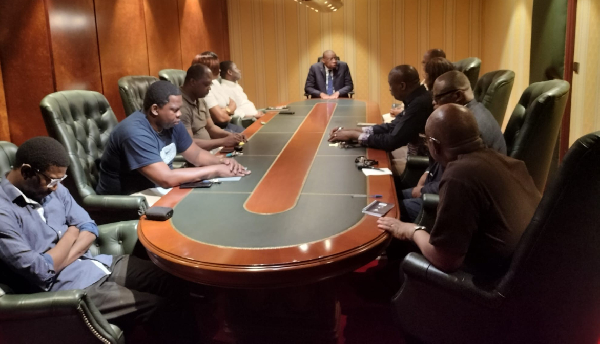 Réunion de crise à l'Ambassade Cameroun Paris