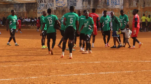 Un Match De Football De Quartier.png